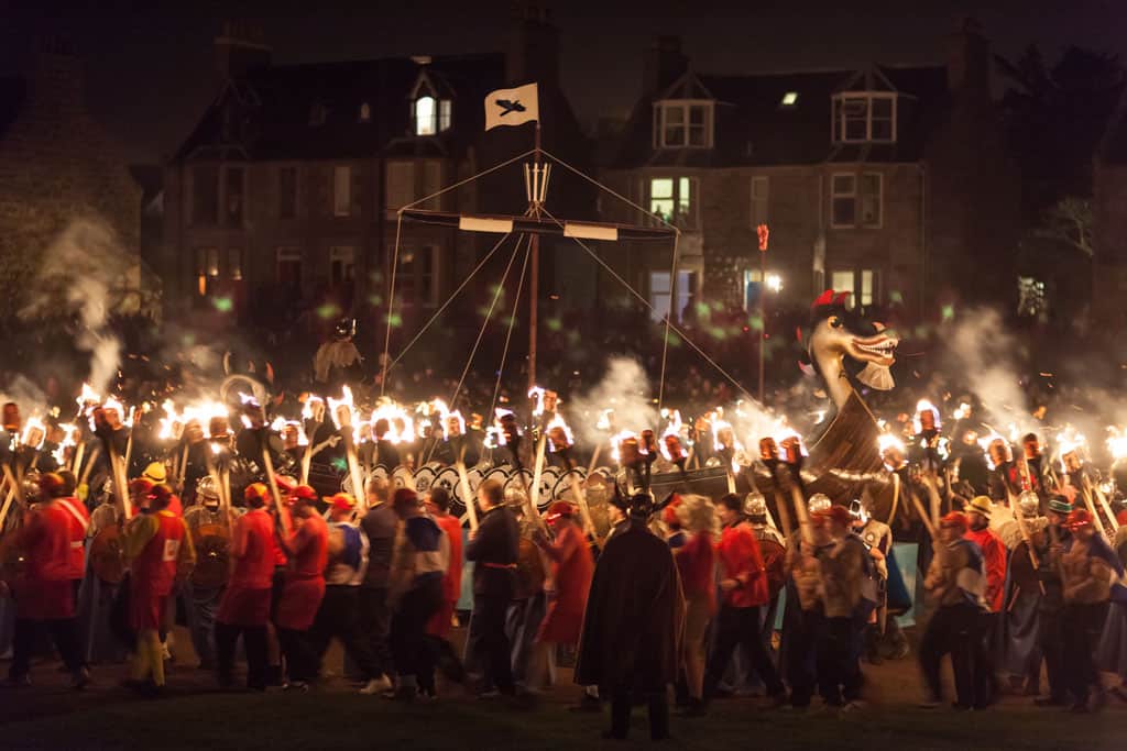 เทศกาล Up Helly Aa ประเทศสกอตแลนด์