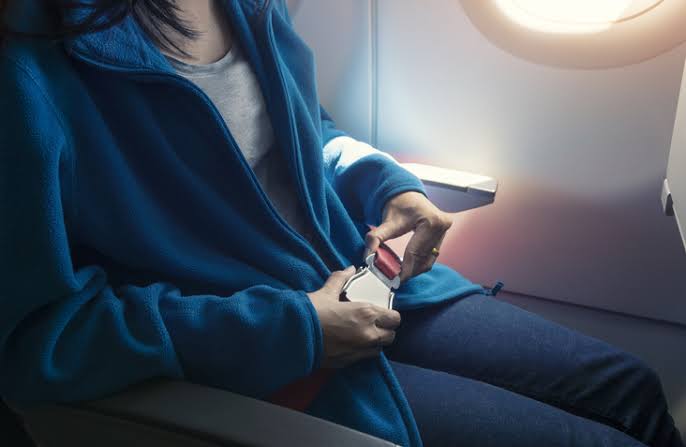 ขึ้นเครื่องบิน ทำไมต้องรัดเข็มขัดนิรภัย