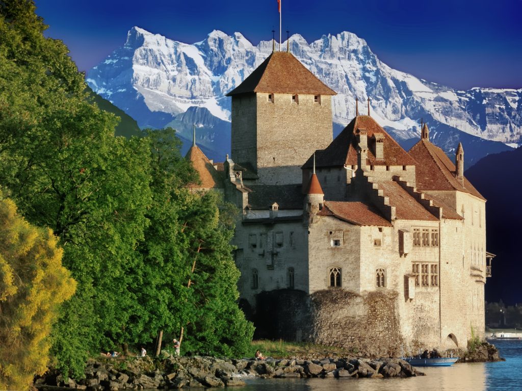 ปราสาทที่งดงามราวเทพนิยายจากทั่วโลก Chateau de Chillon