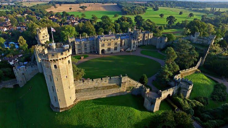 ปราสาทที่งดงามราวเทพนิยายจากทั่วโลก Warwick Castle