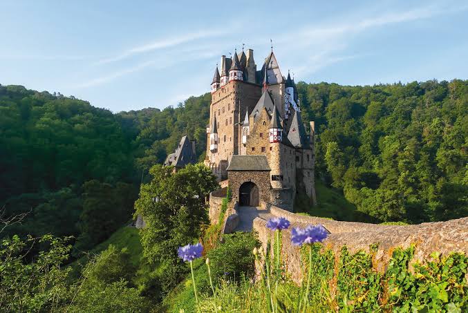 ปราสาทที่งดงามราวเทพนิยายจากทั่วโลก Burg Eltz