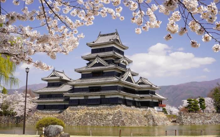 ปราสาทที่งดงามราวเทพนิยายจากทั่วโลก Matsumoto Castle