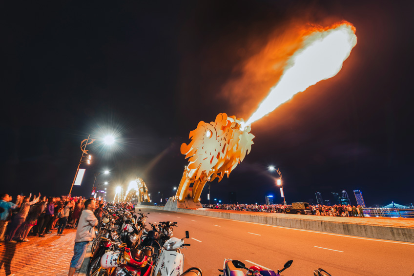 สะพานมังกร หรือ Dragon Bridge