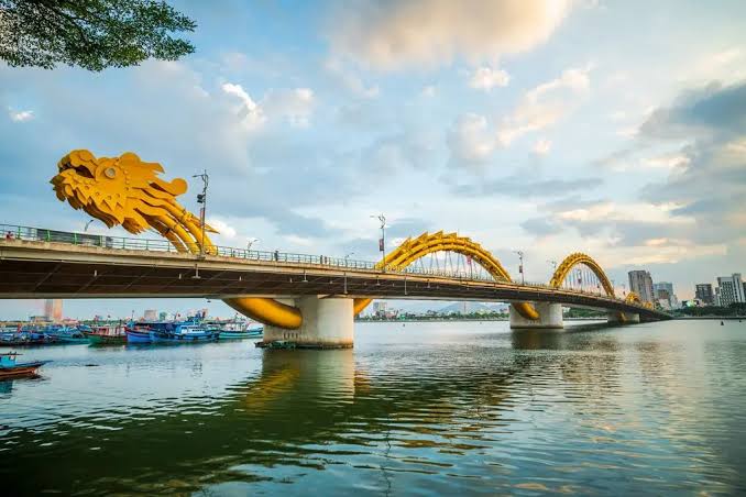 สะพานมังกร หรือ Dragon Bridge