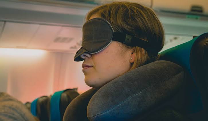 ทำไมห้ามนอนหลับระหว่างเครื่องบินขึ้นลง?