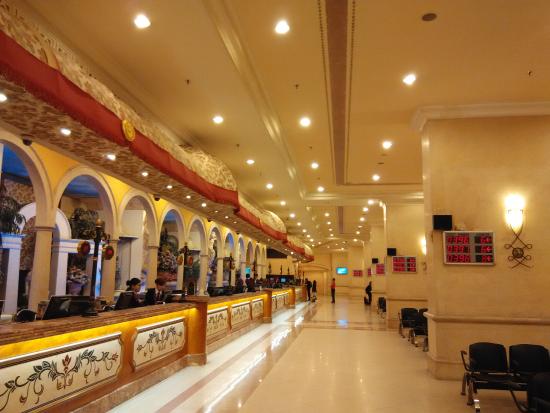 ปริศนาชั้น 21 โรงแรม "เมืองบนเมฆ" ห้องพักมากที่สุดในโลก แต่กลับไม่มีชั้นนี้!