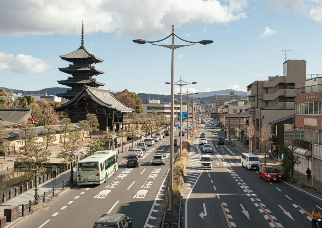 เที่ยวเกียวโตระบบค่ารถบัส 2 ราคา นักท่องเที่ยวจ่ายแพงขึ้น เริ่ม 2027!