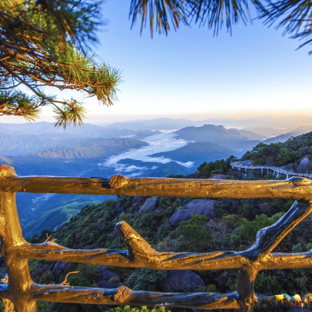 กระจกท้องฟ้า เขาหลิงซาน