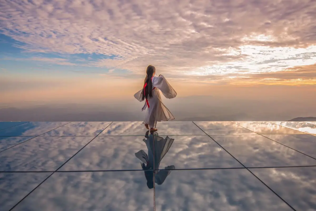 กระจกท้องฟ้า เขาหลิงซาน