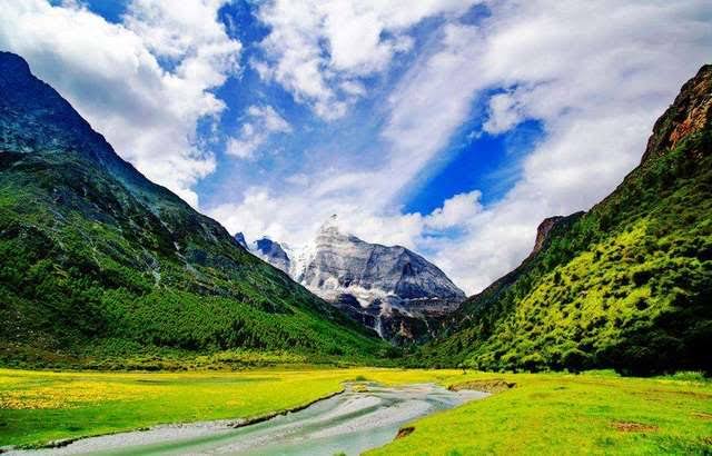 ทุ่งหญ้าลั่วหรง อุทยานในย่าติง มณฑลเสฉวน