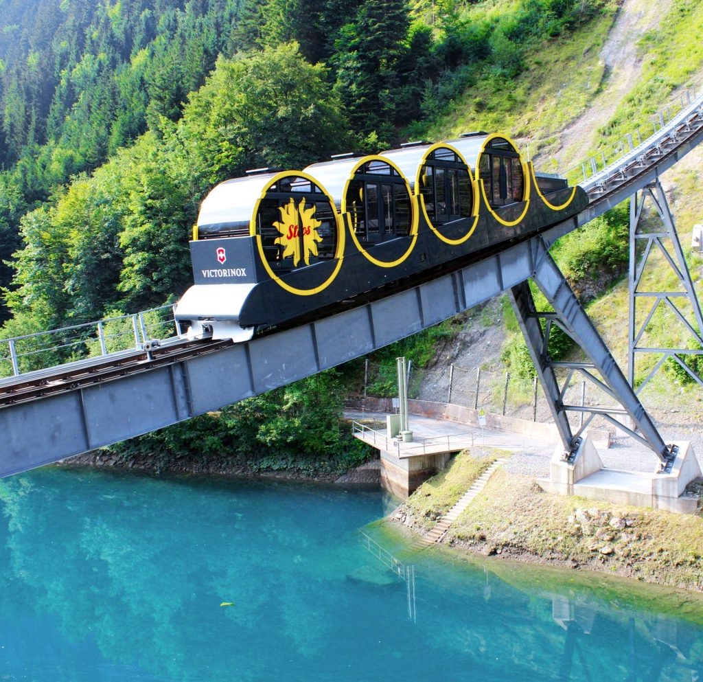 รถรางฟันเฟืองสู่หมู่บ้านสตูส 