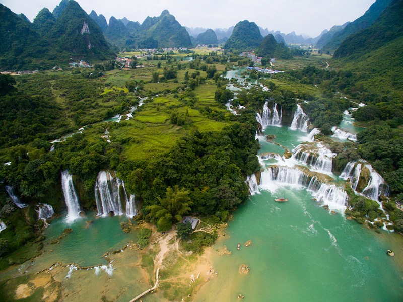 น้ำตกเต๋อเทียนธรรมชาติ ข้ามพรมแดน ที่ใหญ่ที่สุดในเอเชีย!