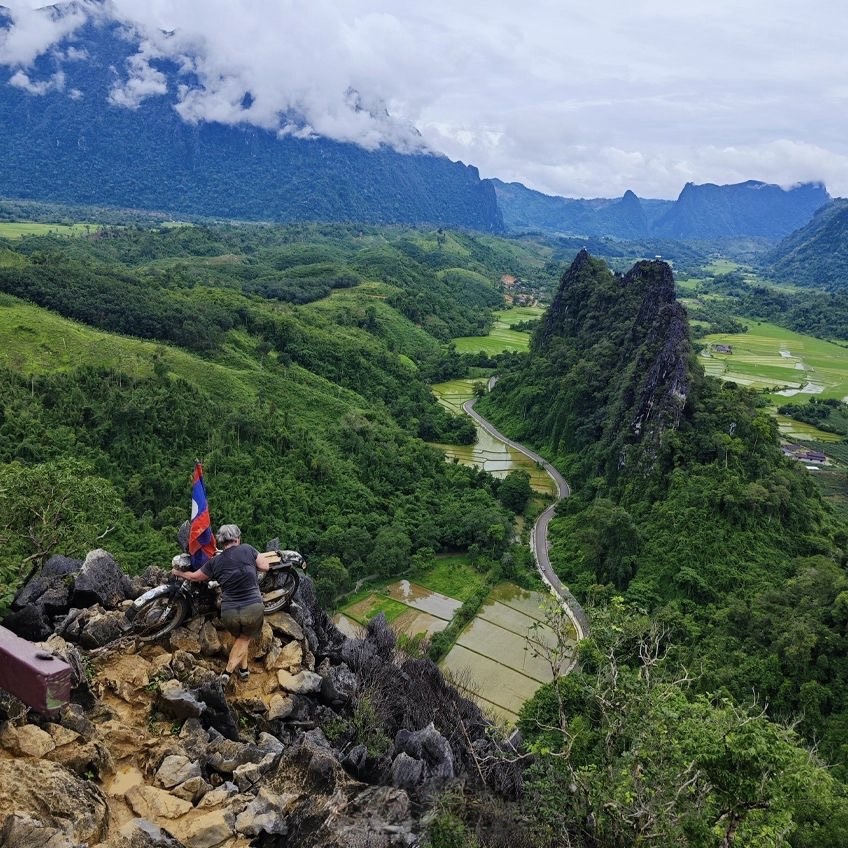 ผาหนามไซ ประเทศลาว