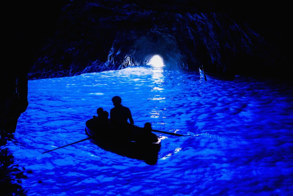 เที่ยวอิตาลี Blue Grotto ถ้ำสีน้ำเงินแห่งคาปรี!