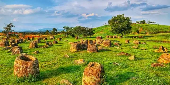 เที่ยวมรดกโลกลาว ทุ่งไหหิน