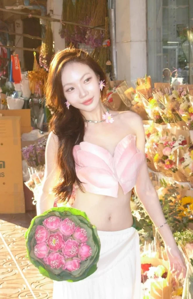 เทรนด์ “ดอกบัว” มาแรง! Gen Z แห่ถ่ายรูปจนกลายเป็นเทรนด์ใหม่!