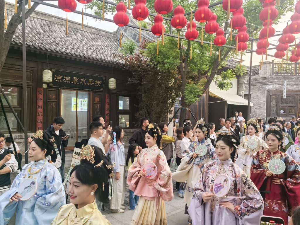 เที่ยว Jianye Movie Town เมืองภาพยนตร์ย้อนยุค เจิ้งโจว ประเทศจีน!