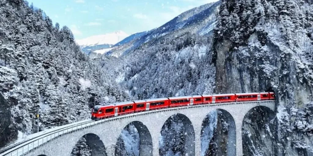 จุดถ่ายรูปวิวรถไฟสุดอลังการรอบโลก