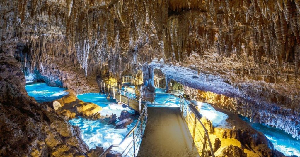ถ้ำเกียวคุเซนโด (Gyokusendo Cave) โอกินาว่า