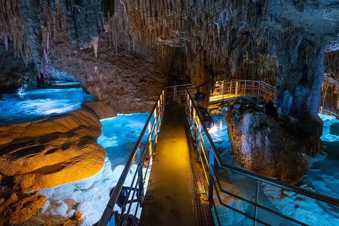 ถ้ำเกียวคุเซนโด (Gyokusendo Cave) โอกินาว่า
