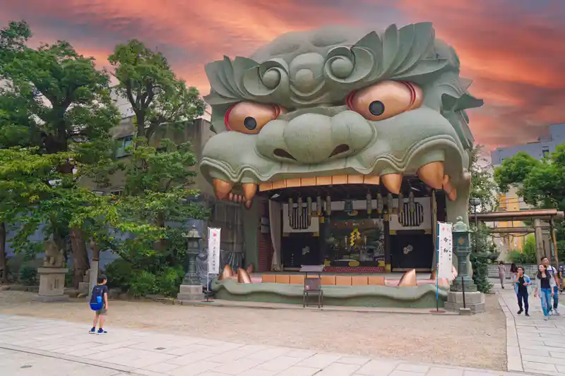 ศาลเจ้านัมบะ ยาซากะ Namba Yasaka Shrine ที่เที่ยวโอซาก้า ที่เที่ยวญี่ปุ่น ทัวร์โอซาก้า ทัวร์ญี่ปุ่น
