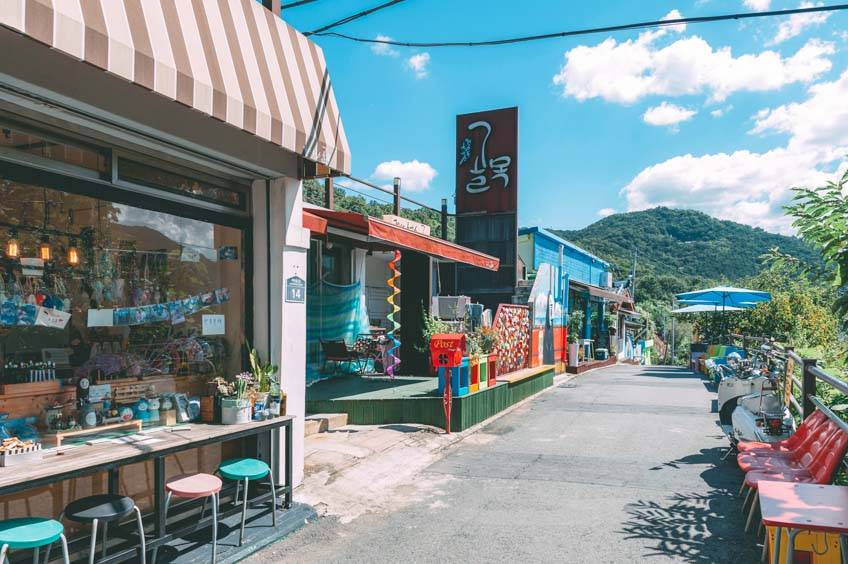 หมู่บ้านจิตรกรรมฝาผนังจามัน (Jaman Mural Village) เที่ยวเกาหลี ทัวร์เกาหลี