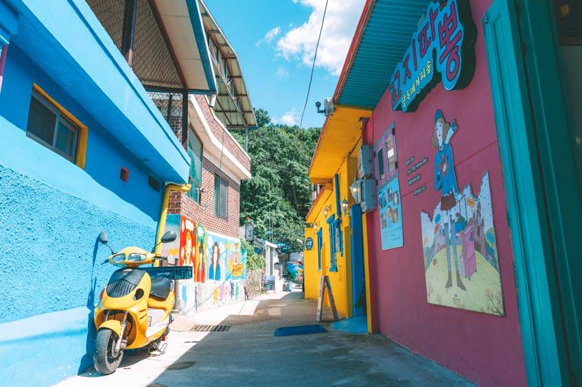 หมู่บ้านจิตรกรรมฝาผนังจามัน (Jaman Mural Village) เที่ยวเกาหลี ทัวร์เกาหลี