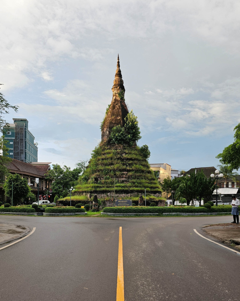 ธาตุดำ (That Dam Stupa , ທາດດຳ) เที่ยวเวียงจันทน์ เที่ยวลาว ทัวร์เวียงจันทน์ ทัวร์ลาว
